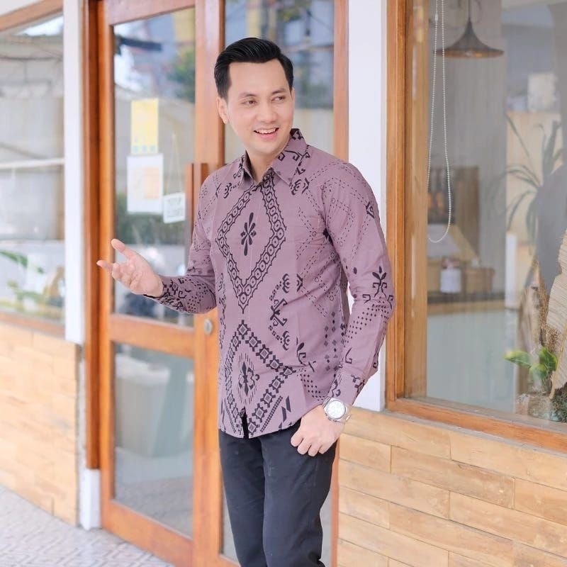 warna ungu Taro batik pria slimfit motif Pranata original slimfit,kemeja batik pria lengan panjang b