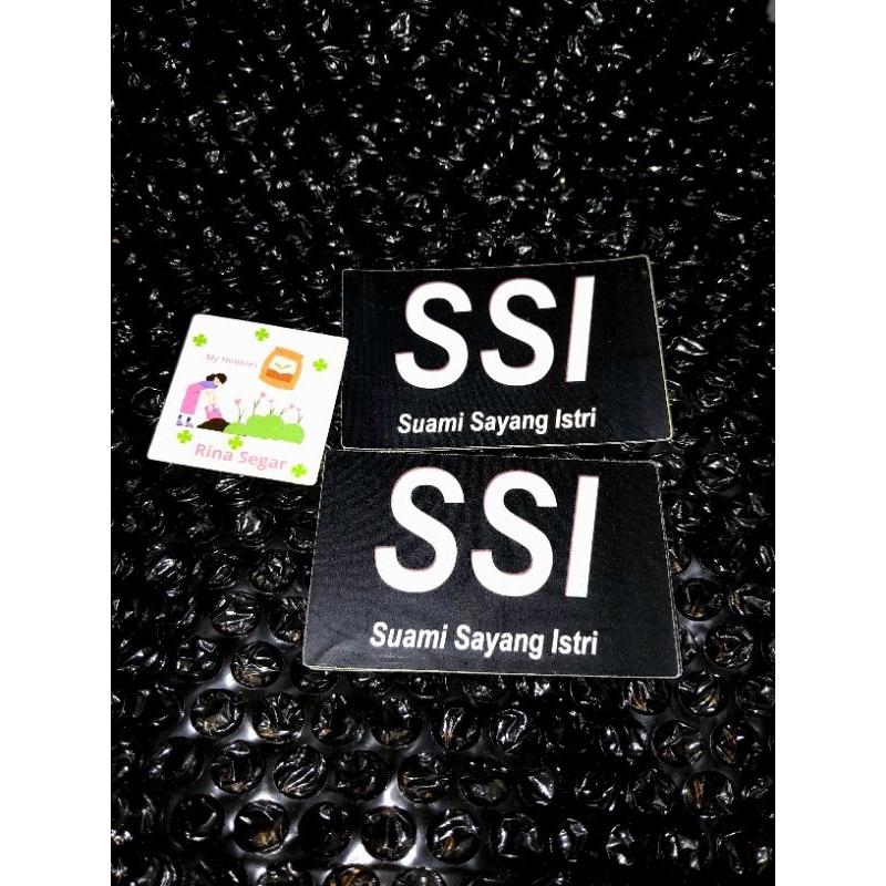 

[BACA DESKRIPSI] Stiker SSI Suami Sayang Istri - Stiker Aestetik - Stiker Unik - Stiker Rumah Tangga Mesra Tempelan Custom Case HP Laptop Botol Dekorasi Rumah
