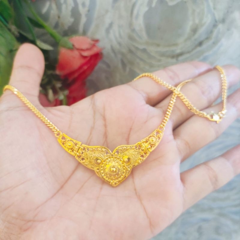 kalung Dubai motif emas