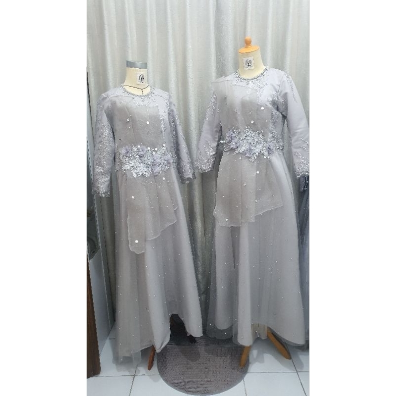 gaun pesta silver midiGaun mama hijab silver  bahan premium by Lavani Atelier (preloved)