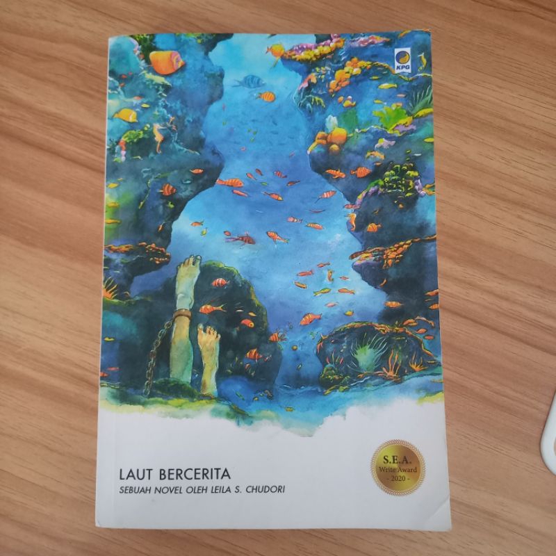 [preloved] buku/novel Laut Bercerita | original
