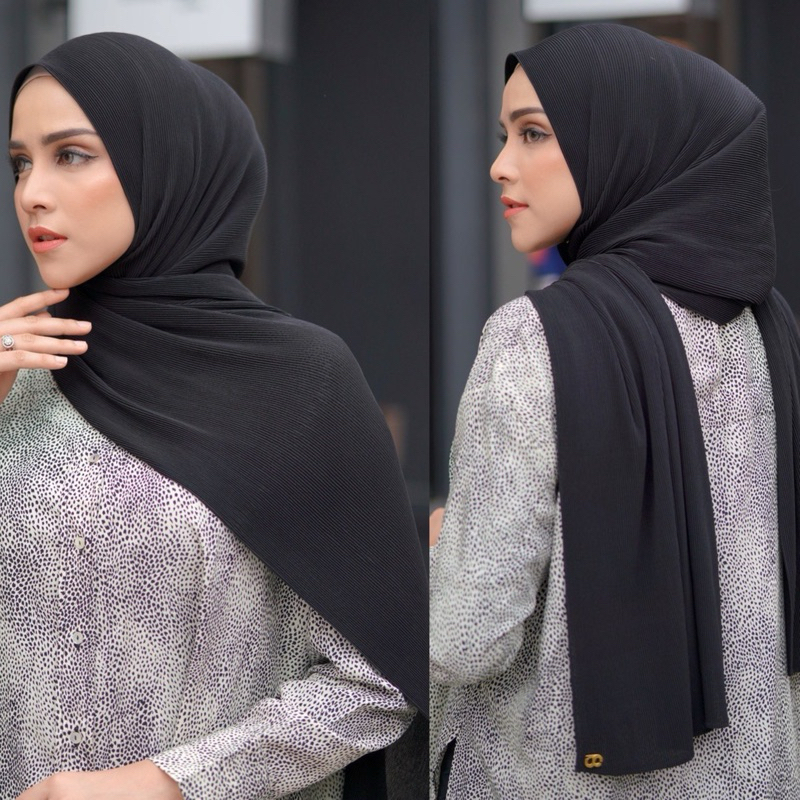 Buttonscarves Everyday Pleated Shawl - Black