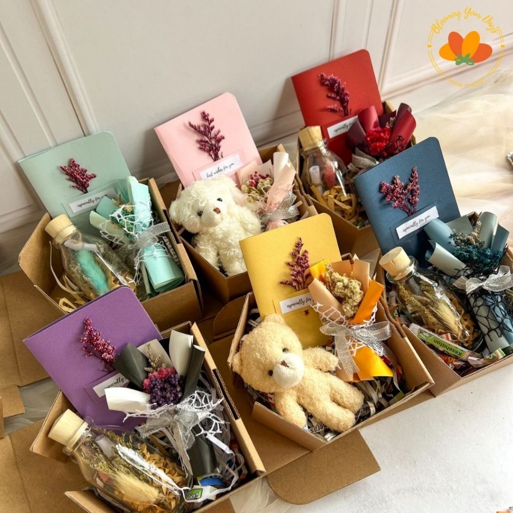 

RB Hampers Kado Souvenir Gift Box Minimalis Aesthetic Kado Ulang Tahun Wisuda Kado Cowok Kado Cewek