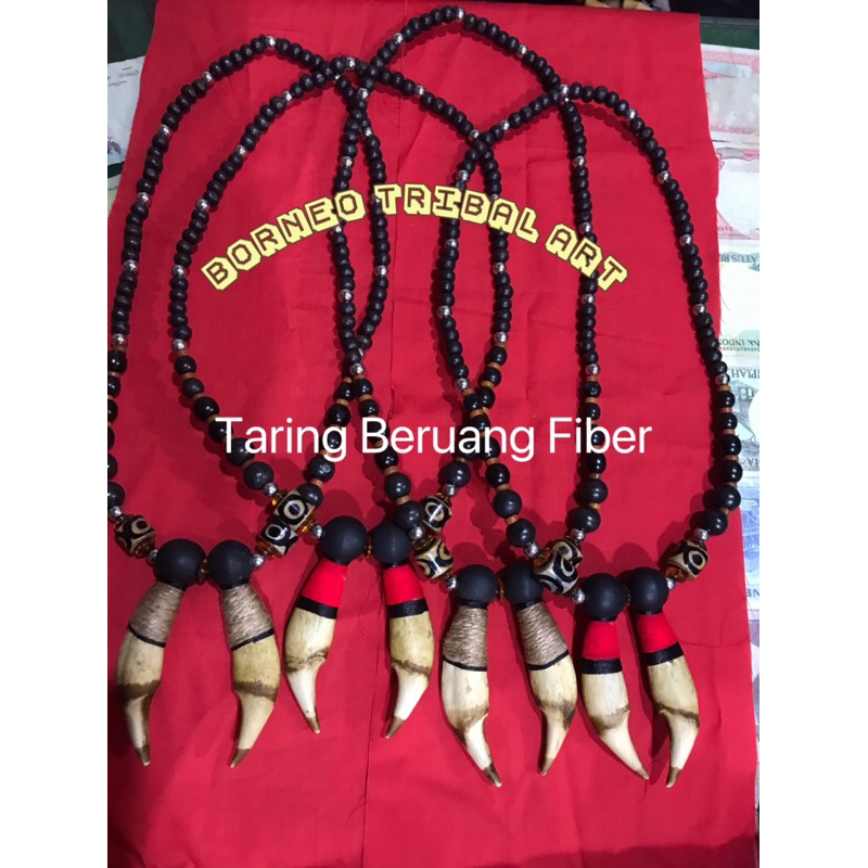 Hiasan Kalung Taring Beruang Fiber Khas Kalimantan