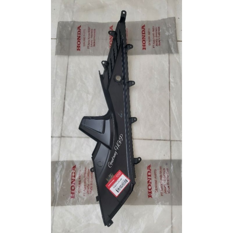 Cover L Body SD Cover Sambungan Body Samping Kiri Honda Vario 110 CW Karbu 83620-KVB-900 Ori Honda G
