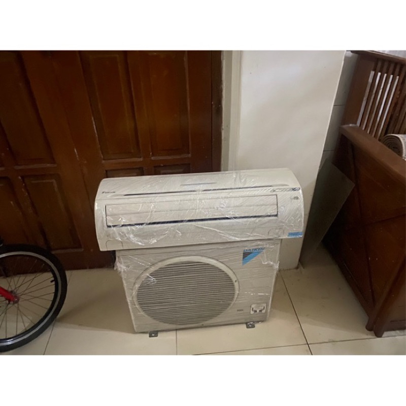 AC DAIKIN 1.5 pk thailand standard r410 second bekas unit only