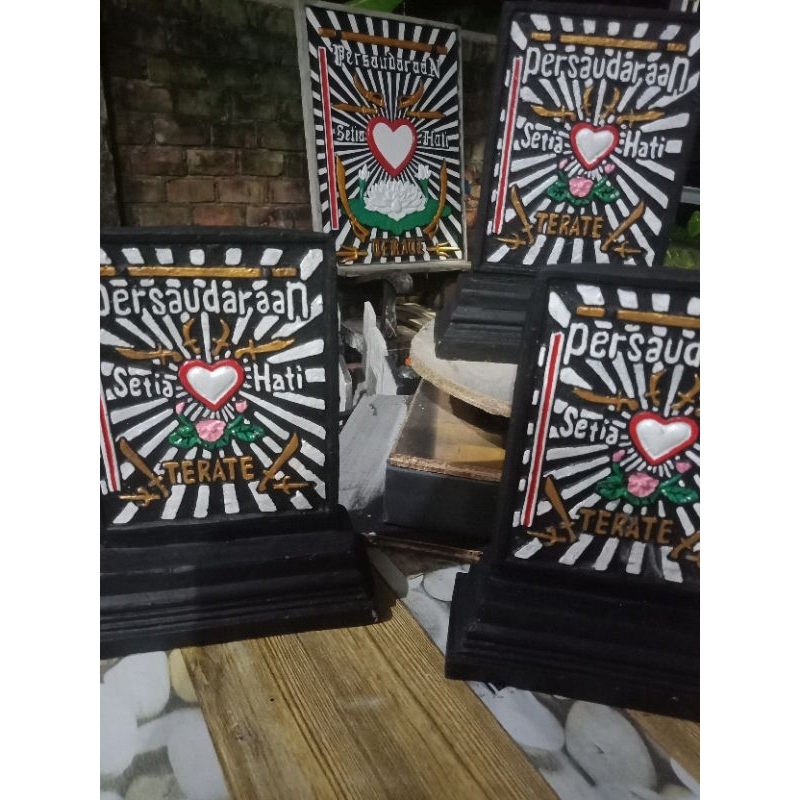 miniatur tugu silat PSHT