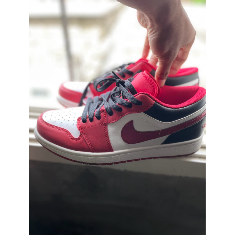 Air Jordan 1 Low Bulls 553558-163