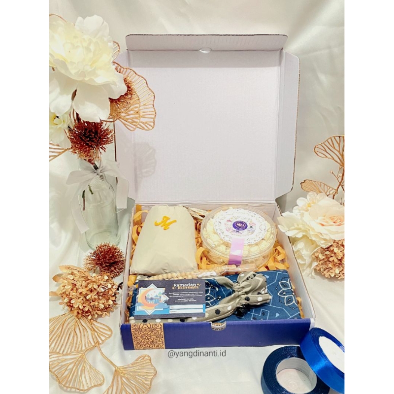 

PAKET HAMPERS LEBARAN TERMURAH!! READY STOCK Hampers Idul Fitri/Lebaran / Hampers Murah berkualitas / Hampers Lebaran Set Mukena Travelling