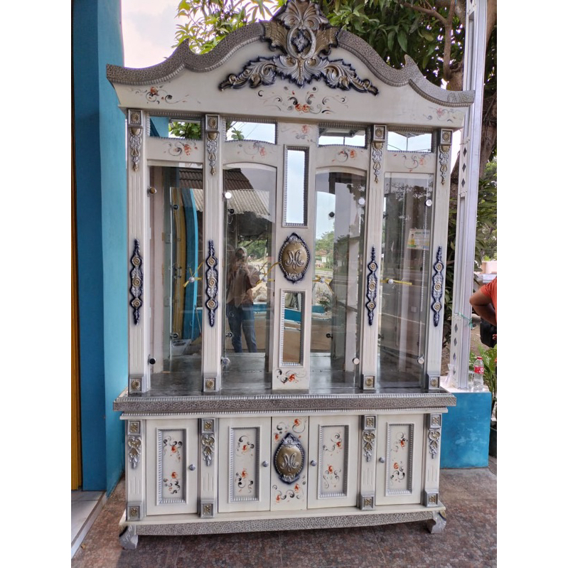 Pajangan Penyekat Ruangan Bufet Cristal