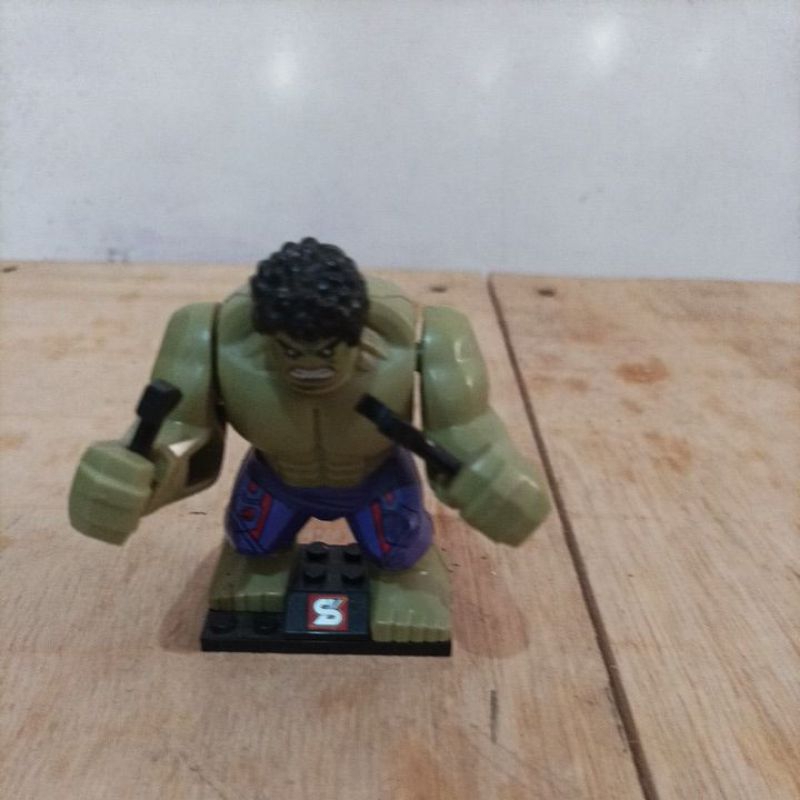 Hulk pegang obeng