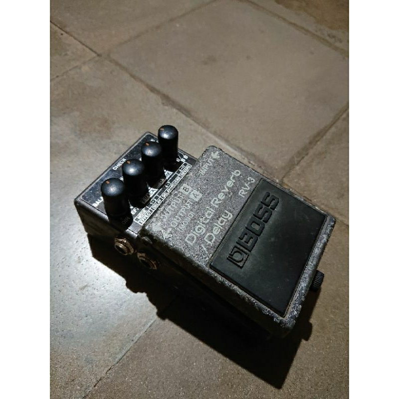 Efek BOSS RV-3 (minus)