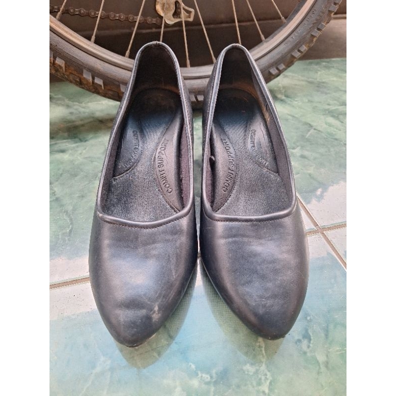 Sepatu Pantopel Wanita Bata - Hitam