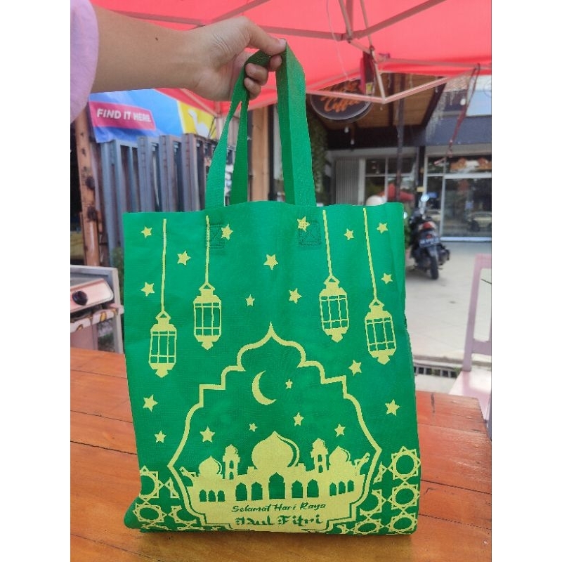 

Tas Spunbond Lebaran 1 Lusin Hijau Tua Lampu Size M ( 30 x 40 x 8 cm ) dan Size L ( 38 x 45 x 10 cm )