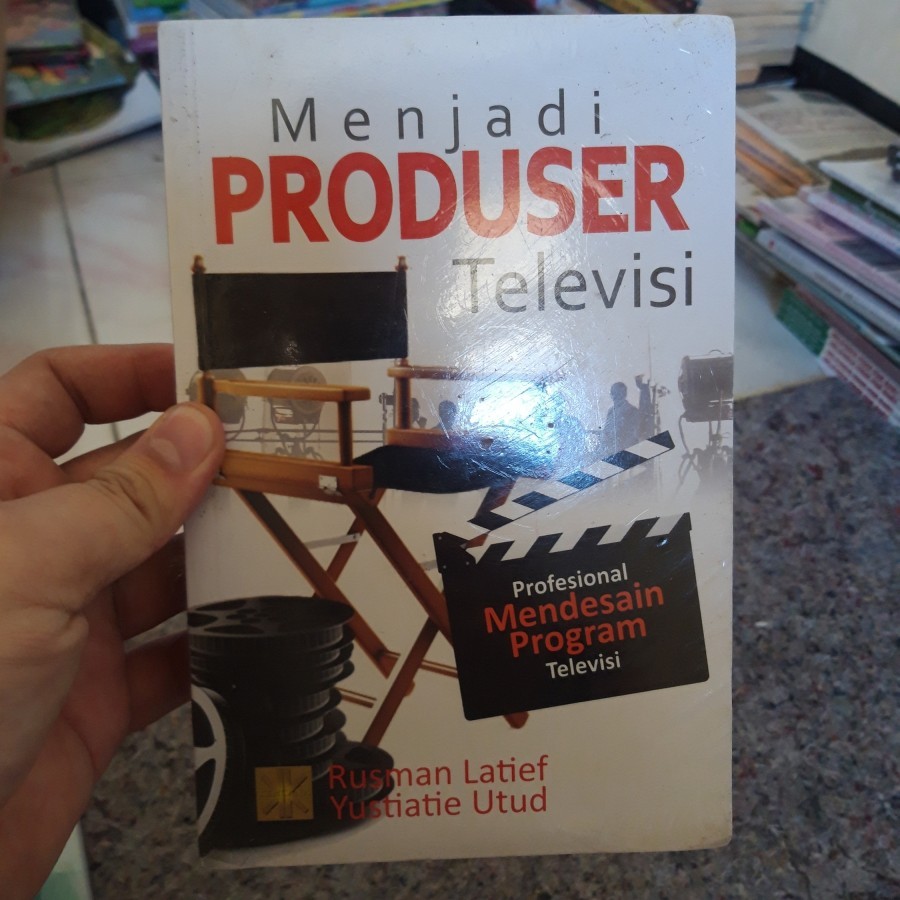 menjadi Produser Televisi