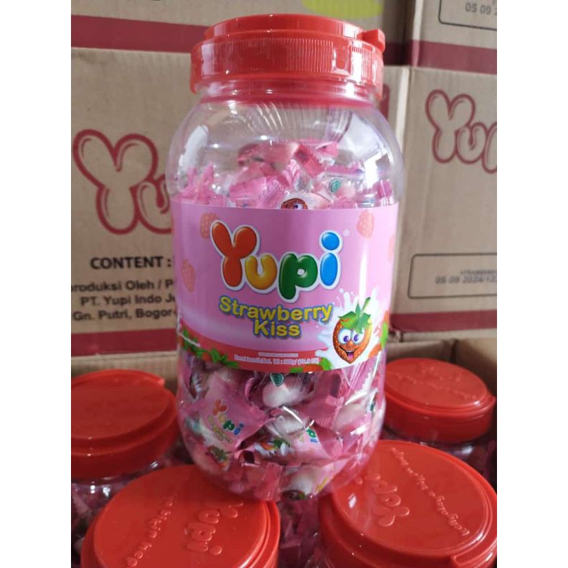 

Yupi Permen Strawberry