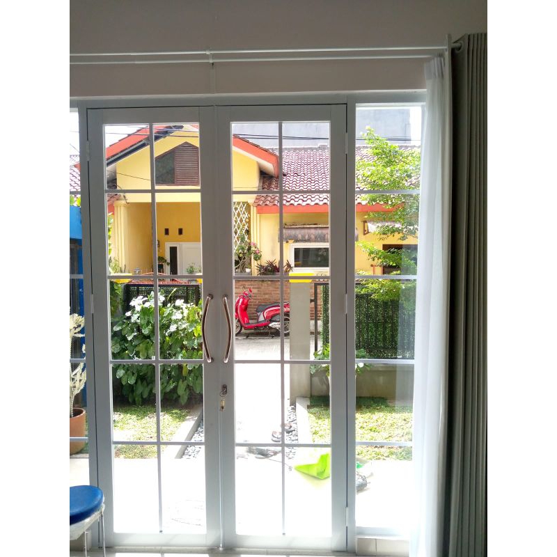 Pintu Kaca Aluminium Variasi Ornamen