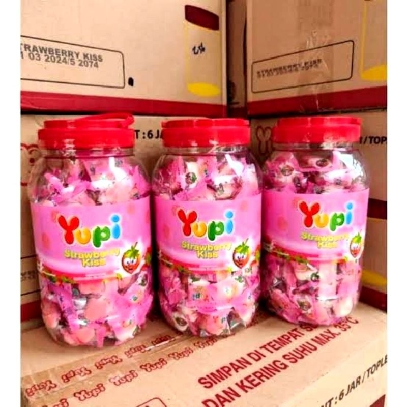 

YUPI STRAWBERRY 300G exp 2026