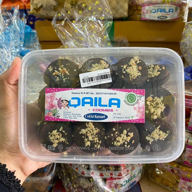 

Qaila Cookies Box Kecil Cokelat Kenari