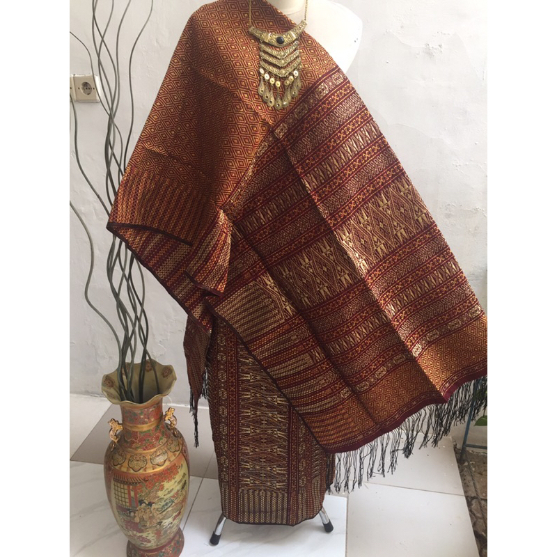 TUMTUMAN TANPA SAMBUNGAN, MOTIF KEPALA KISTAL GOLD