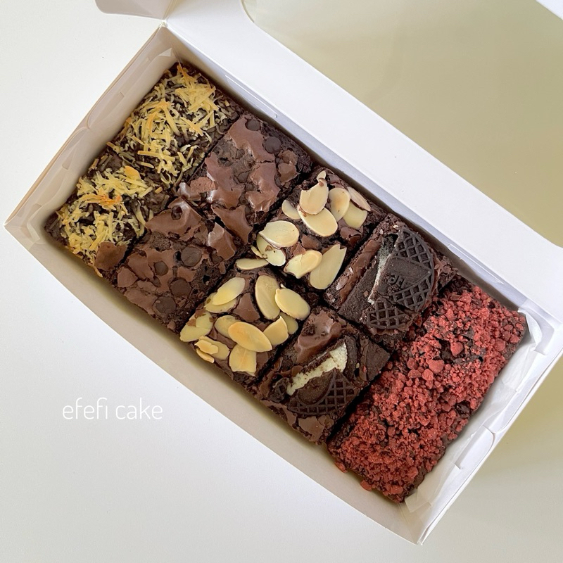 

Fudgy Brownies Panggang Shiny 20x10 cm (ISI 10pcs) by Efefi Cake