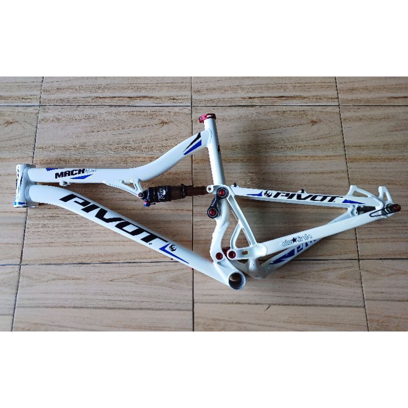 Frame Sepeda MTB Fullsus PIVOT MACH 5.7 26" Rearshock Fox Float RP23 Tapered TA12x142mm Alloy White 