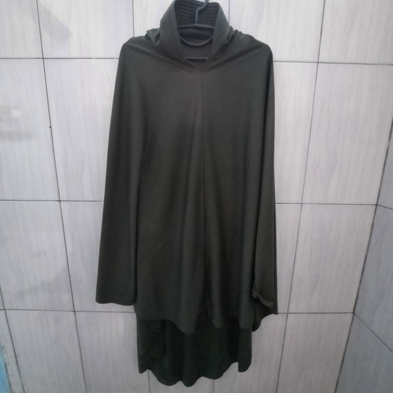 Bergo khimar jumbo hijau army XXL merk Azkia Hijab