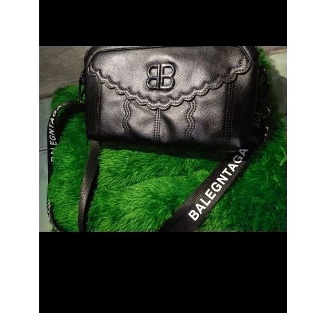 tas selempang wanita merk import
