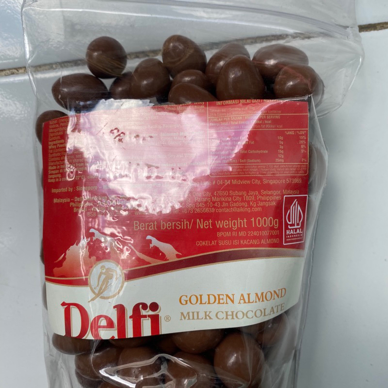 

coklat Delfi almond dan raisin 500 gram