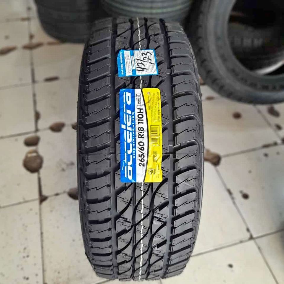 BAN TUBLES SEMI OFFROAD STANDAR PAJERO FORTUNER UKURAN 265 60 R18 MERK ACCELERA OMIKRON AT