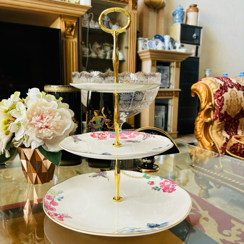 Tier Cake 3 Susun Wedgwood Butterfly Bloom Mewah Cantik