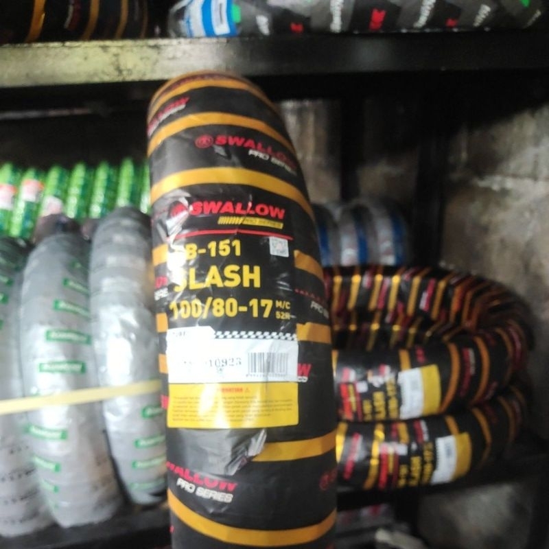 BAN TUBELESS SWALLOW SLASH RING 17 ( 100/80.17 ). FREE PENTIL