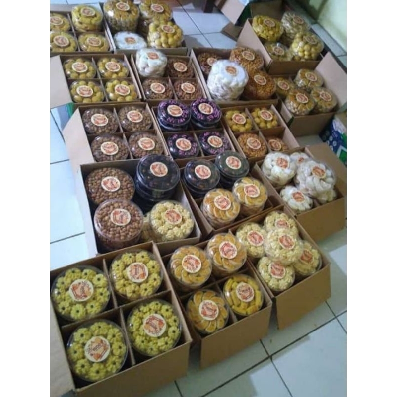 

Paket Hampers Kue Kering 4 Toples Ukuran 250ml