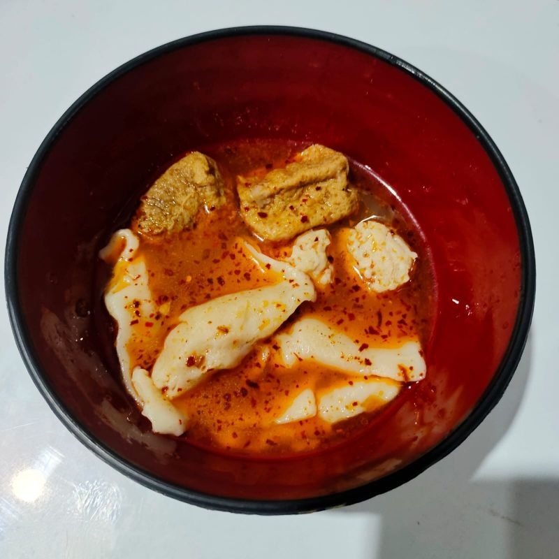 

Pangsit Ayam Mix Pentol Chili Oil