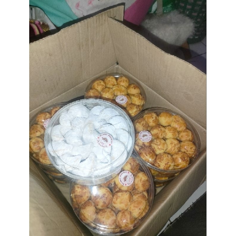 aneka kue lebaran 2 toples