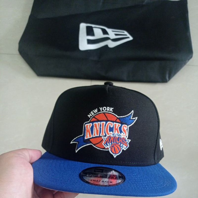 topi new era 9fifty knicks size M-L  hitam biru original