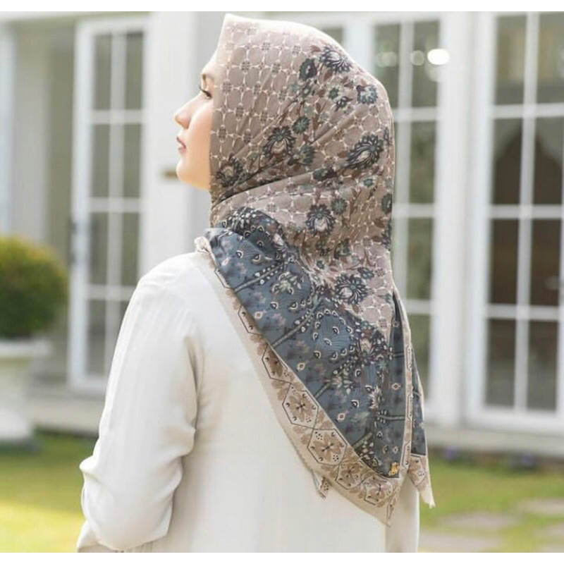 Preloved Scarf Heaven Lights , Ria Miranda , Aleza , Puru Kambera , Klamby , Dll