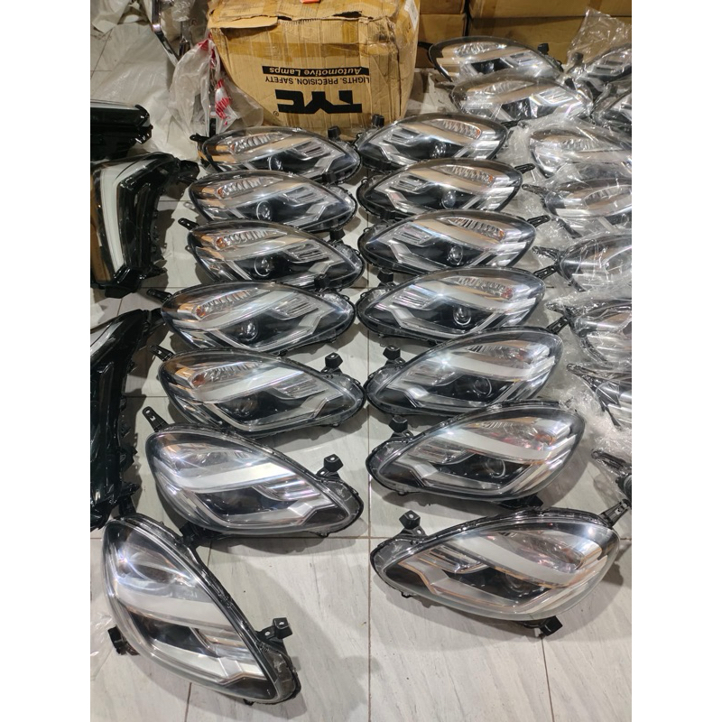 Headlamp mobilio rs 2015