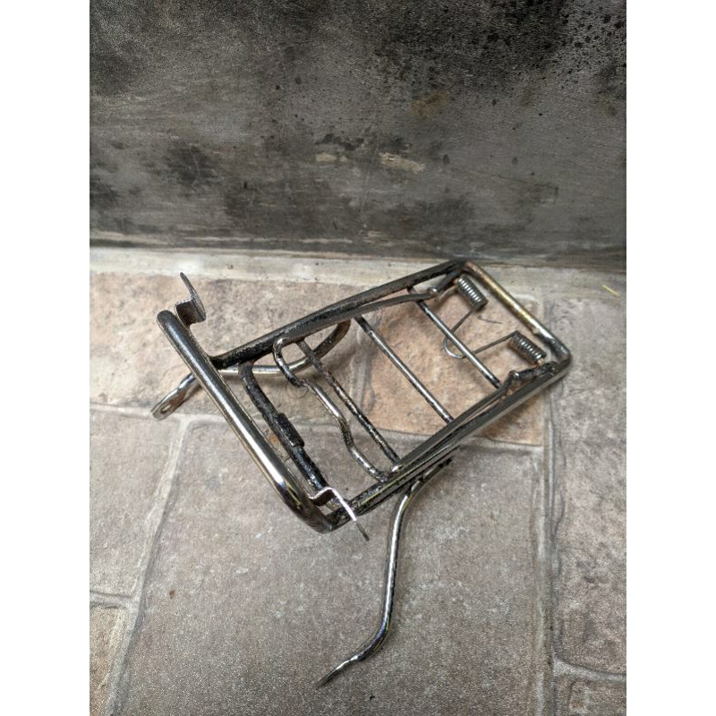 rak jepit suzuki Rc 100 original