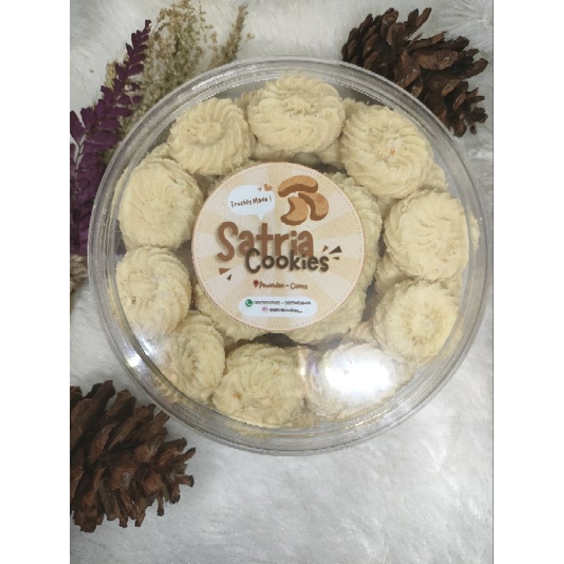 

KUE SAGU KEJU (Toples 500 gr dan Toples 250 gr)