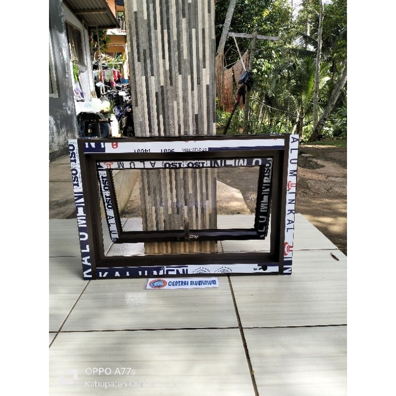 Kusen Jendela Aluminium Ukuran 40x60 warna hitam (black)