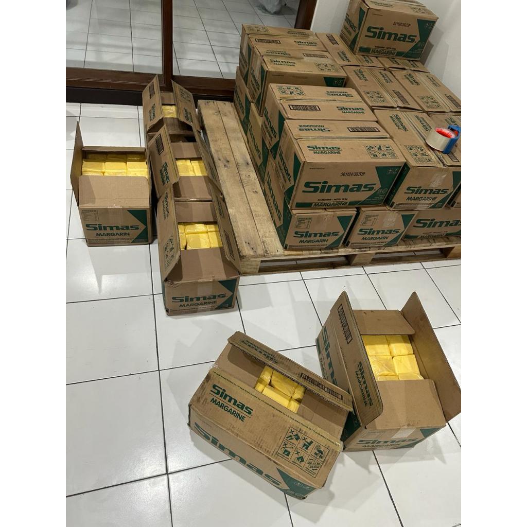 

Simas Margarine / Mentega Simas Utuh 15 Kg / dus