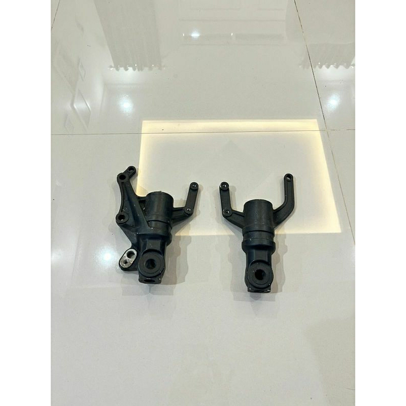 Dudukan As / Pipa linggis / Bottom USD Upside Down Sebelah Kanan / Kiri Yamaha r25