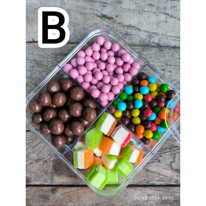 

Coklat lebaran sekat 4 jelly yuppy yupy chocoball planet
