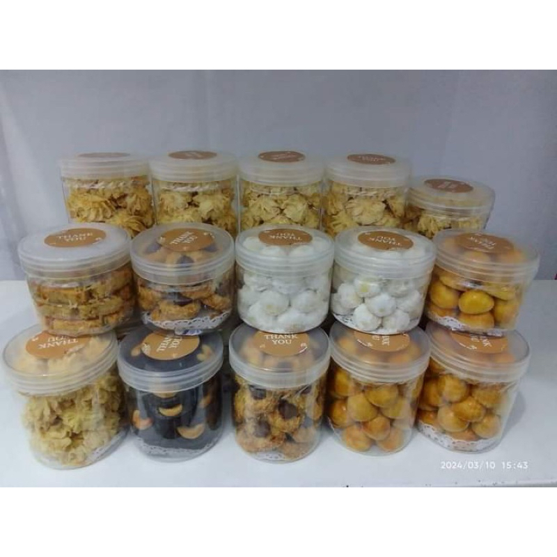 

pre order kue kering (nastar, nutella thumbprint cookies, coklat mede cookies, putri salju, kaasstengels, sagu keju, kue kacang) 400ml