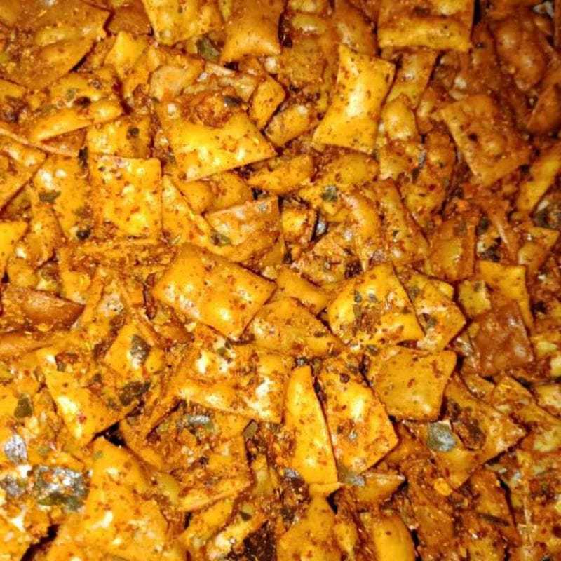 

Keripik pangsit pedas, enak gurih kriuk pedas 500 gram, cocok buat sobat ngemill.