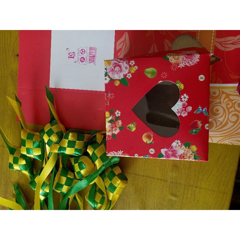 

DUS DONAT ISI 1 10cm x 10cm KACA HATI