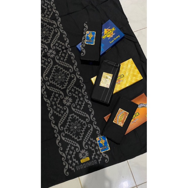 SARUNG WADIMOR SARUNG WADIMOR TUMPAL SARUNG WADIMOR HITAM POLOS SARUNG WADIMOR TUMPAL KEMBANG