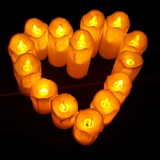 Lilin Elektrik Sumbu Goyang LED Motif Leleh Natal Romantis Ulang Tahun