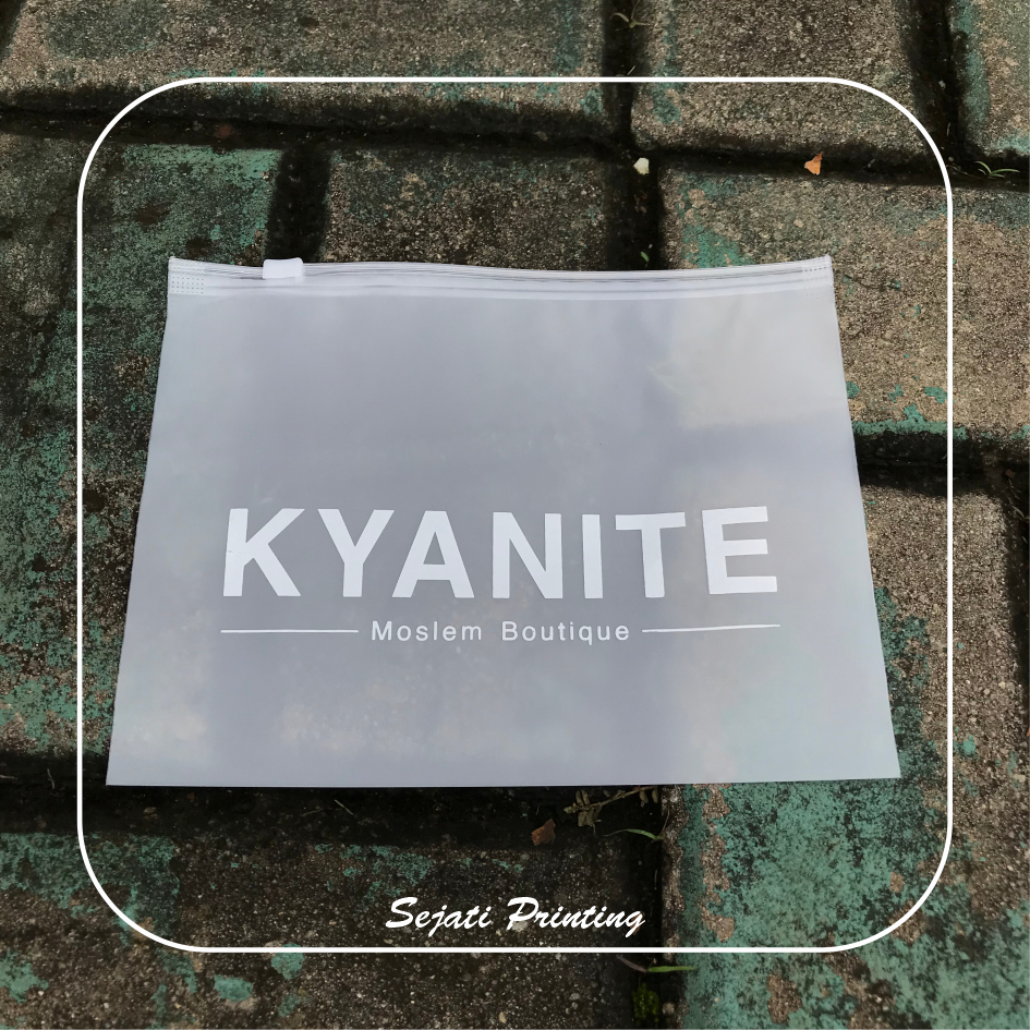 

(Isi 50pcs) Sablon Plastik Mika Zipper Premium 20x15cm, FREE DESAIN - SEJATIPRINTING